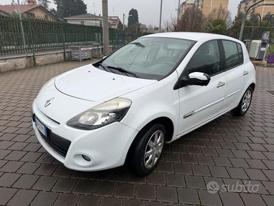 Usata Renault Clio II Dynamique 74 CV (54 kW) 2009 Bianco Berlina