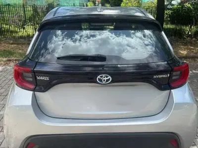 Usata Toyota Yaris Hybrid Trend 92 CV (67 kW) 2023 Berlina