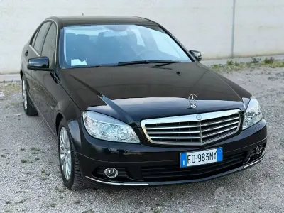 Käytetty Mercedes C200 136 HP (100 kW) 2010 Musta Sedan
