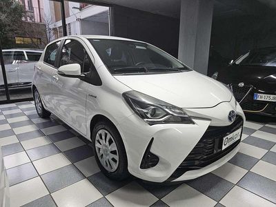 Usata Toyota Yaris Hybrid Cool 73 CV (53 kW) 2017 Bianco Berlina