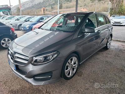 Usata Mercedes B180 Premium 108 CV (79 kW) 2018 Grigio Monovolume