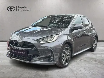 Usata Toyota Yaris Hybrid Lounge 131 CV (96 kW) 2024 Grigio Berlina