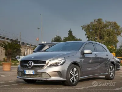 Usata Mercedes A180 109 CV (80 kW) 2017 Grigio Utilitaria