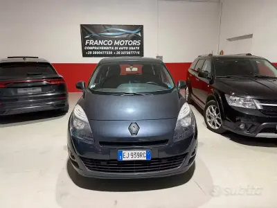 Käytetty Renault Scenic E-Tech Dynamique 110 HP (80 kW) 2011 Harmaa Tila-auto