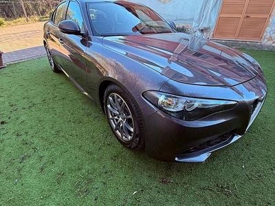Usata Alfa Romeo Giulia 150 CV (110 kW) 2016 Grigio Berlina