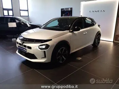 Nuova Lancia Ypsilon 100 CV (73 kW) 2025 Grigio Utilitaria