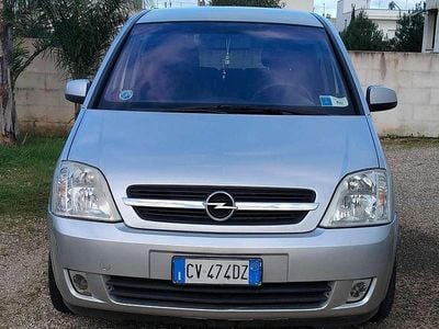 Usata Opel Meriva Cosmo 101 CV (74 kW) 2005 Argento Monovolume