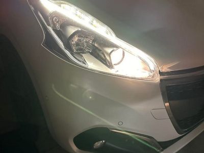 Usata Peugeot 208 GT 100 CV (73 kW) 2016 Bianco Utilitaria