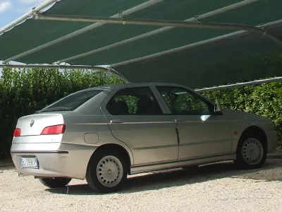 Usata Alfa Romeo 2000 103 CV (75 kW) 2000 Grigio Berlina