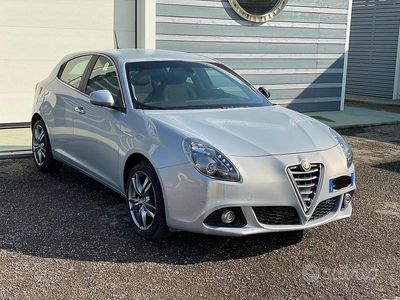 Usata Alfa Romeo Giulietta Distinctive 120 CV (88 kW) 2016 Bianco Utilitaria