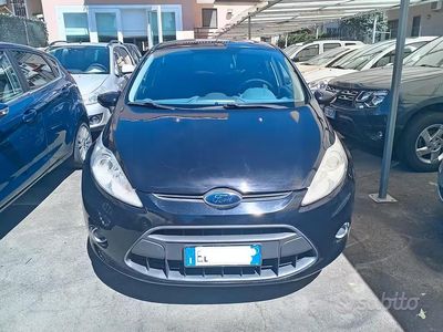 Usado Ford Fiesta Titanium 70 HP (51 kW) 2010 Azul Citadino