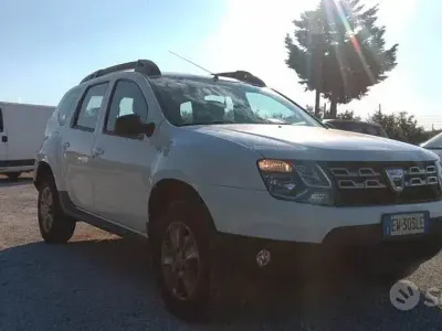 Usata Dacia Duster Lauréate 105 CV (77 kW) 2014 Grigio SUV