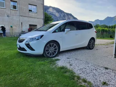 Usado Opel Zafira Tourer Cosmo 170 CV (125 kW) 2015 Blanco Monovolumen