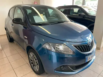 Usata Lancia Ypsilon Gold 69 CV (50 kW) 2023 Blu elegante Utilitaria
