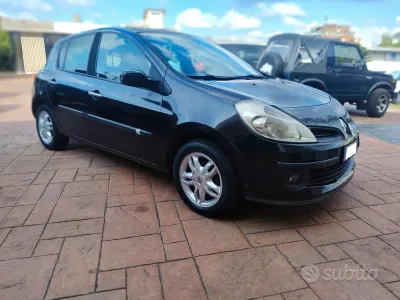 Usata Renault Clio LE 75 CV (55 kW) 2007 Nero Utilitaria