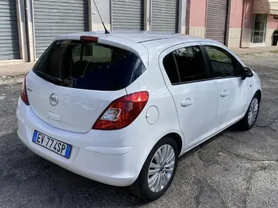 Usata Opel Corsa Edition 86 CV (63 kW) 2014 Utilitaria