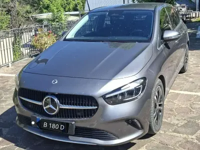 Usata Mercedes B180 Advanced 116 CV (85 kW) 2023 Argento Utilitaria