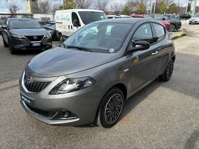 usata Lancia Ypsilon 1.0 firefly hybrid Silver s&s 70cv 5p.ti