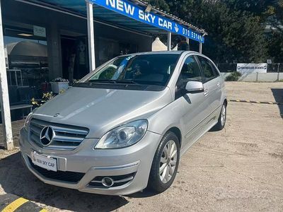 Usata Mercedes B200 140 CV (102 kW) 2008 Grigio Monovolume