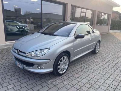 Usata Peugeot 206 CC 109 CV (80 kW) 2004 Argento Cabrio
