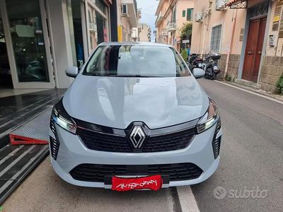 Usata Renault Clio V Evolution 101 CV (74 kW) 2024 Grigio Berlina