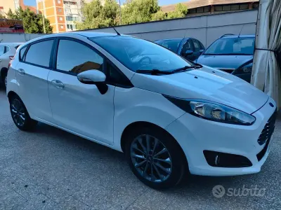 Usata Ford Fiesta ST-Line 75 CV (55 kW) 2016 Bianco Utilitaria