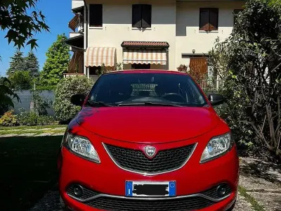 Usata Lancia Ypsilon 60 CV (44 kW) 2016 Utilitaria
