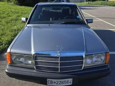 Usata Mercedes 190 122 CV (89 kW) 1992 Grigio Berlina