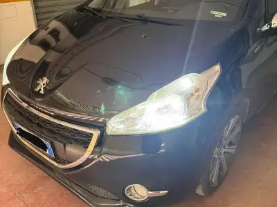 Usata Peugeot 208 Active 92 CV (67 kW) 2014 Nero Utilitaria