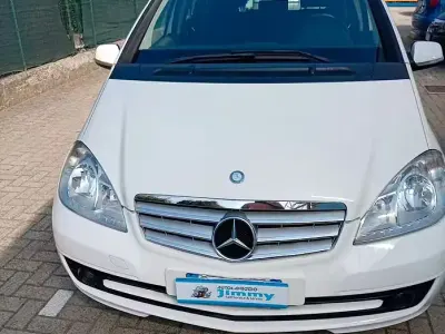 Usata Mercedes A160 Elegance 95 CV (69 kW) 2011 Bianco Utilitaria