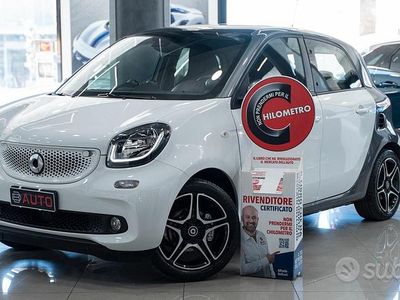 Bianco perlato metallizzato Usata 2018 Smart ForFour Utilitaria | 15.499 € (Cara)