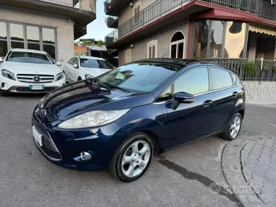 Usata Ford Fiesta Titanium 95 CV (69 kW) 2010 Bluazzurro Berlina