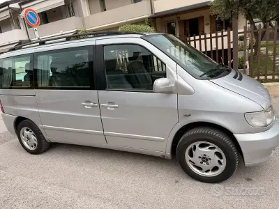 Usata Mercedes V220 122 CV (89 kW) 2003 Grigio Monovolume