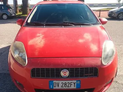 Usata Fiat Grande Punto Sport 90 CV (66 kW) 2009 Rosso Utilitaria