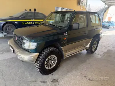 Usata Mitsubishi Pajero 100 CV (73 kW) 2001 Bluazzurro SUV