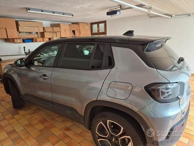 Usata Jeep Avenger 114 kW (156 CV) 2023 Grigio SUV