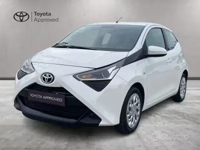 Usata Toyota Aygo X-play 72 CV (52 kW) 2019 Bianco Utilitaria