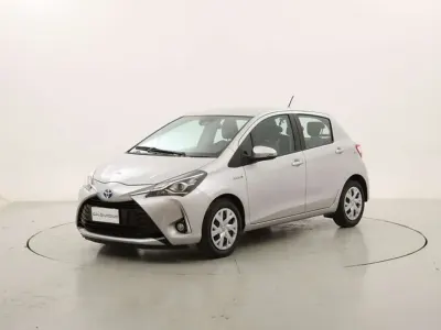 Usata Toyota Yaris Hybrid Business Edition 101 CV (74 kW) 2019 Argento Utilitaria