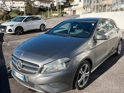 Usata Mercedes A180 102 CV (75 kW) 2016 Grigio Berlina