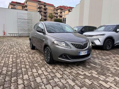 Usata Lancia Ypsilon Gold 69 CV (50 kW) 2021 Grigio Utilitaria