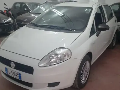 Usata Fiat Grande Punto 75 CV (55 kW) 2012 Bianco Utilitaria