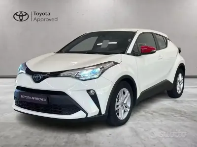 Usata Toyota C-HR Active 122 CV (89 kW) 2022 Bianco SUV