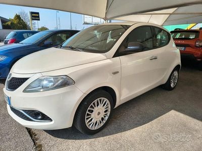 Usata Lancia Ypsilon Gold 69 CV (50 kW) 2018 Bianco Utilitaria