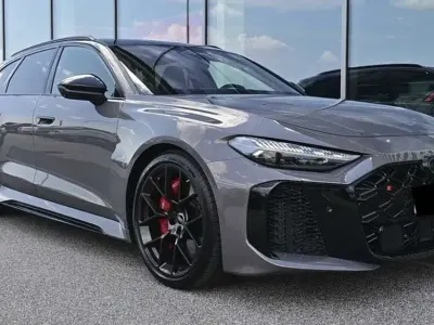 Usata Audi RS5 Ambiente 639 CV (469 kW) 2026 Grigio plateau Station wagon