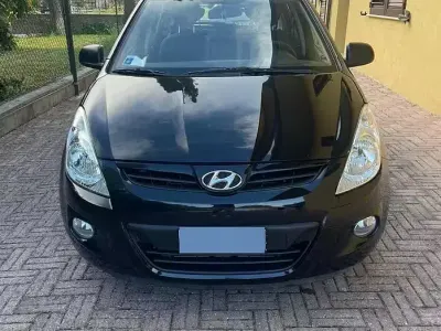 Usata Hyundai i20 Comfort 78 CV (57 kW) 2010 Nero Utilitaria