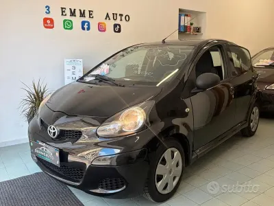 Usata Toyota Aygo 68 CV (50 kW) 2010 Nero Utilitaria