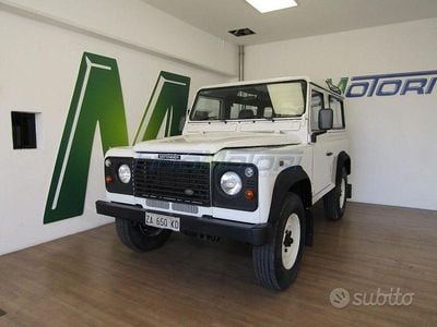 Usata Land Rover Defender 122 CV (89 kW) 2002 Bianco Station wagon