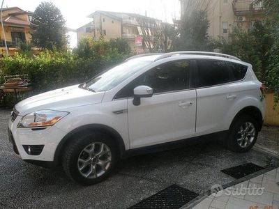 Usata Ford Kuga 140 CV (102 kW) 2011 Bianco SUV
