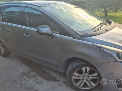 Usata Peugeot 5008 110 CV (80 kW) 2014 Grigio Monovolume
