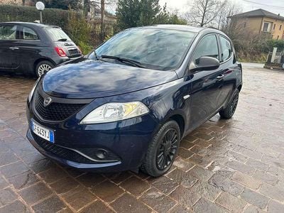 Usata Lancia Ypsilon 69 CV (50 kW) 2021 Blu Utilitaria